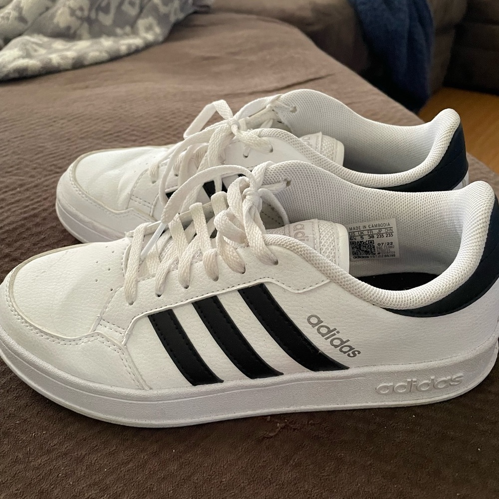 Womens Adidas Grand Court Tennis shoes